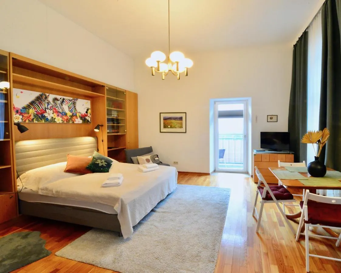 Charming With Balcony In Hip & Trendy Margareten location