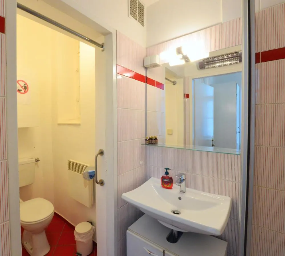 Apartment Charming With Balcony In Hip & Trendy Margareten Vienna