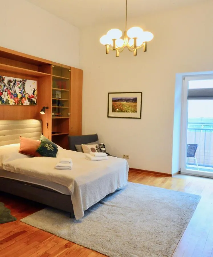 Charming With Balcony In Hip & Trendy Margareten Vienna Austria