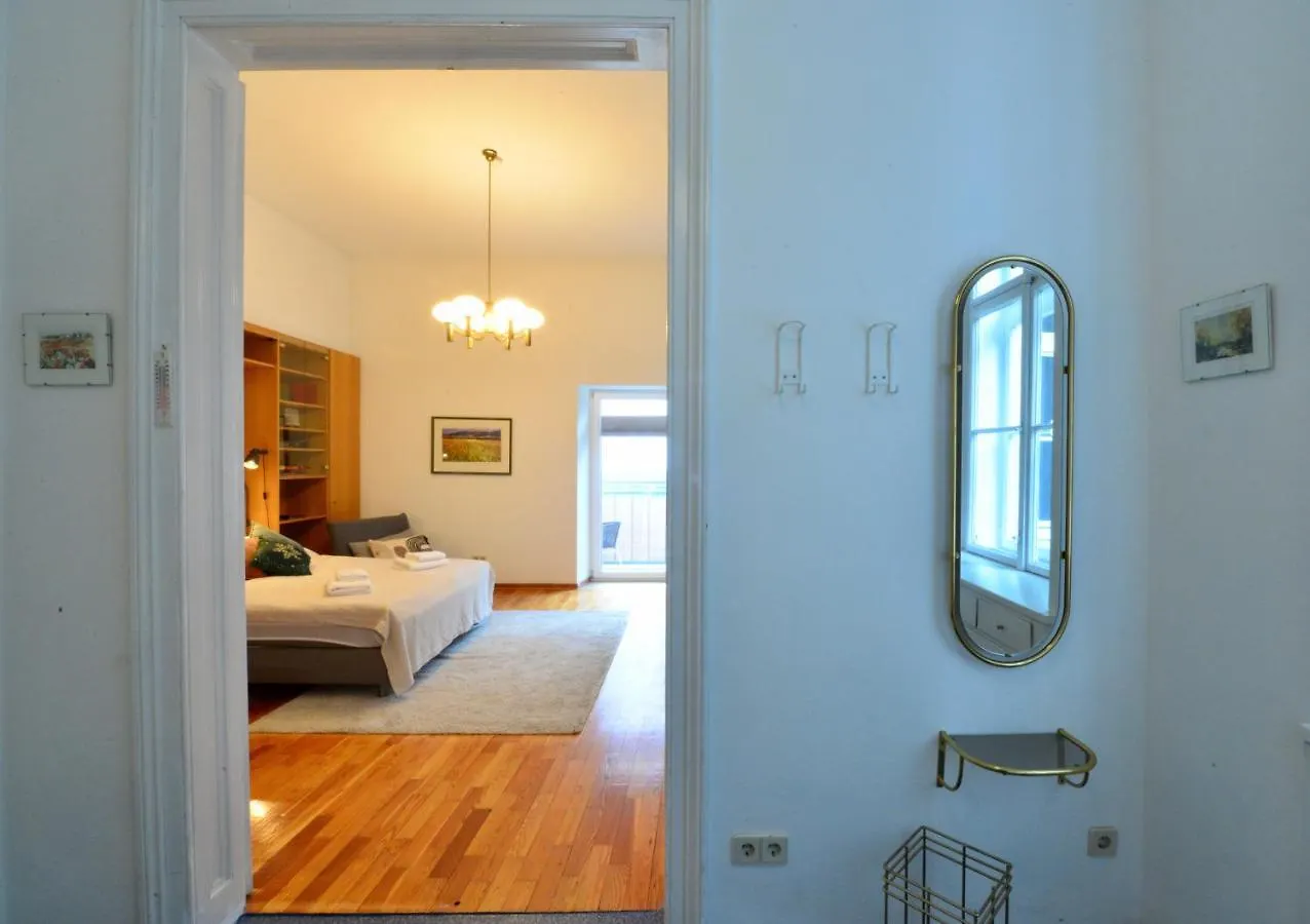 Charming With Balcony In Hip & Trendy Margareten Vienna