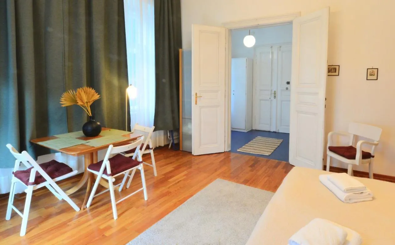 Apartment Charming With Balcony In Hip & Trendy Margareten Vienna Austria