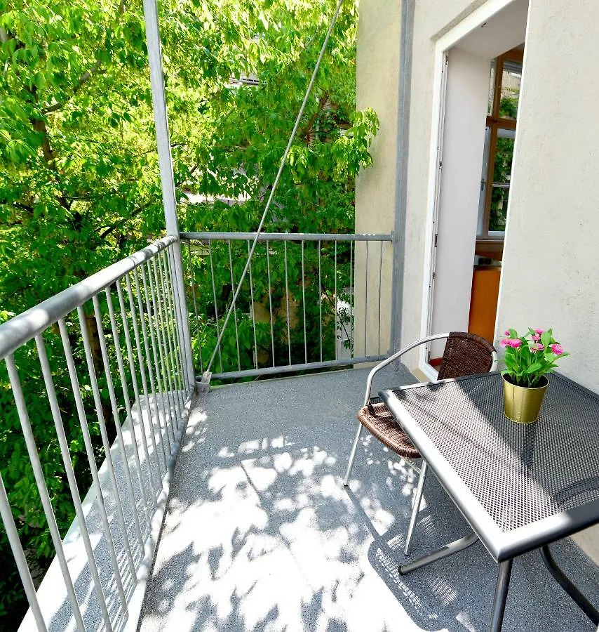 Charming With Balcony In Hip & Trendy Margareten Vienna Apartment
